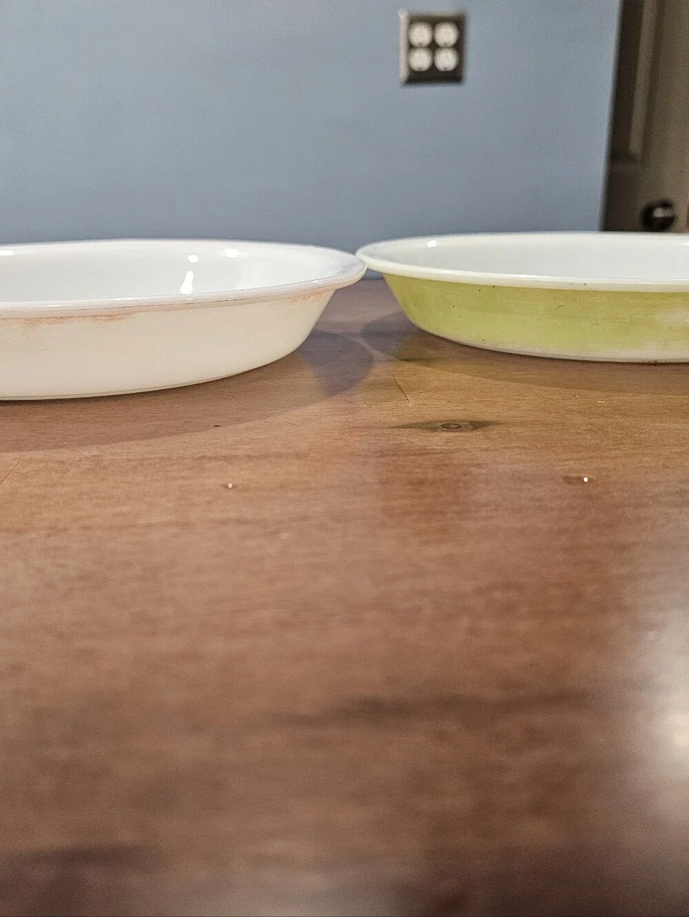 Vintage Pyrex 209 Milk Glass Pie Pans Set of 4 (3 Pink Flamingo, 1 Green) 8.5